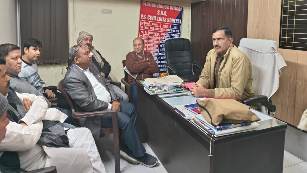 Theft of lakhs of rupees in two shops including Pradhan's shop in vegetable market in Sonipat
