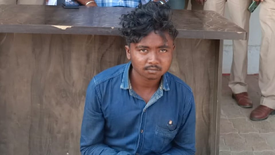 Youth kills minor student after talking to girlfriend in Ambikapur