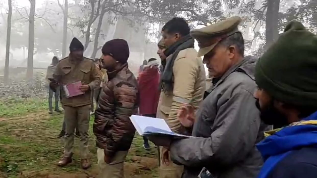 Saharanpu: man dead body found hanging from a tree, suspicion of murder