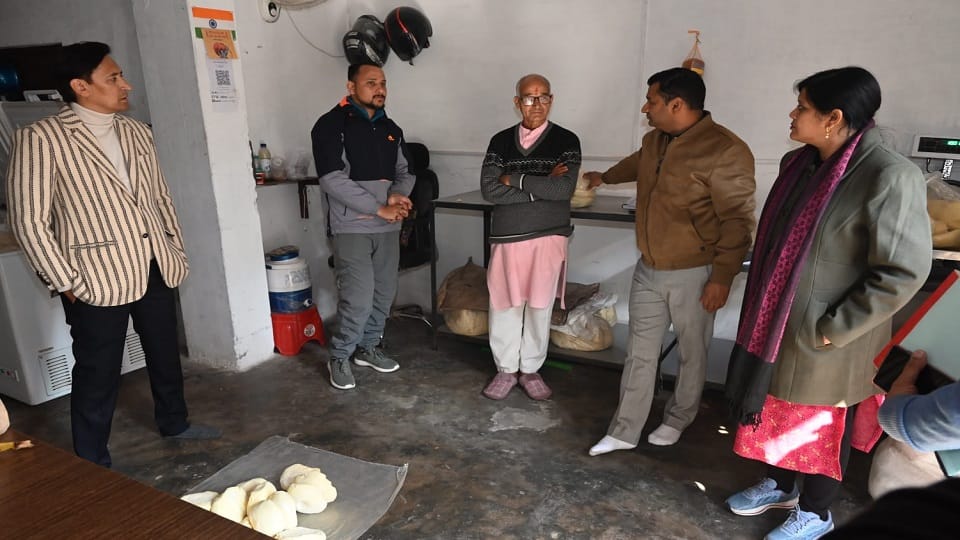 Uttarakhand News: Kumaon Commissioner Deepak Rawat raided in haldwani