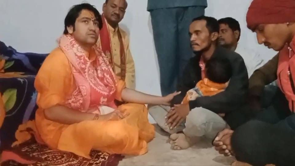Bageshwar Dham Government Pandit Dhirendra Krishna Shastri met family members of deceased Sadhram Yadav