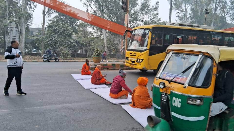 Yeti Sanyasi sitting on the road demanding Z Plus security in Ghaziabad