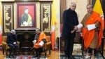 भूटानी प्रधानमंत्री और विदेश मंत्री के साथ भारतीय विदेश सचिव क्वात्रा।
