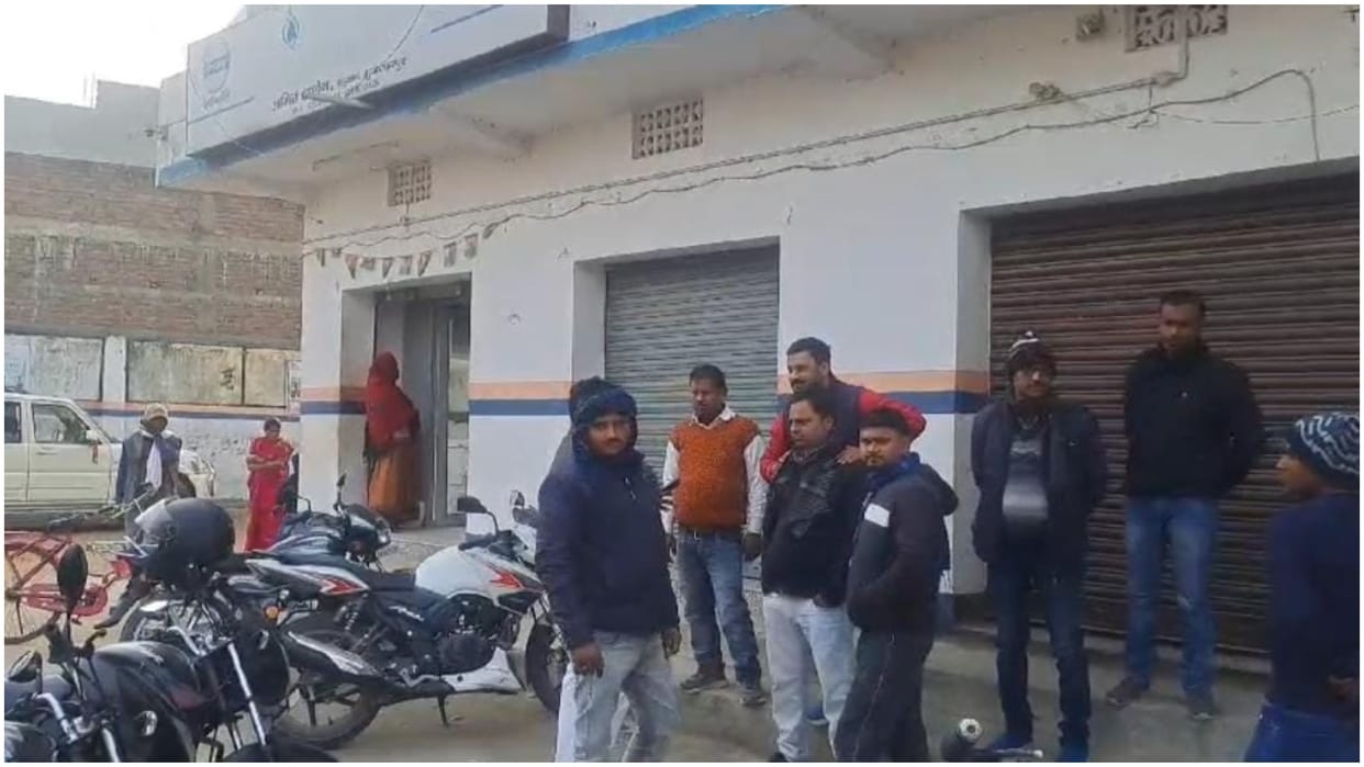 Bihar News : Criminals looted one lakh forty thousand rupees from CSP center in Muzaffarpur.bihar police.