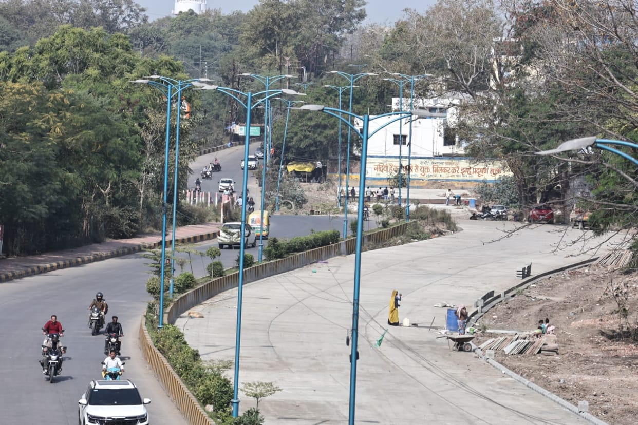 Indore: MR-4 road incomplete for eight years, now four lane construction, construction of bridge started