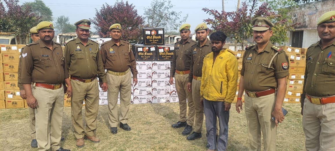 Kanpur Dehat Police caught 301 boxes of illegal liquor, met DCM during checking, driver arrested