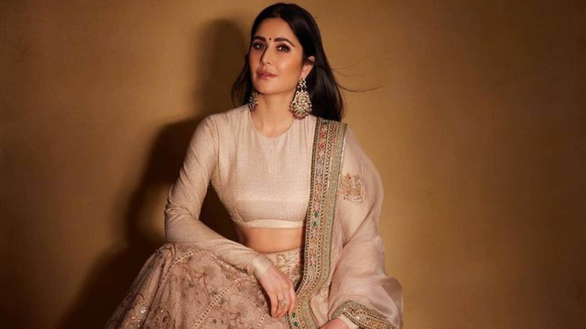 Muslim Celebs take blessings and have faith on Hindu God Sara ali khan Saif ali khan Shahrukh khan  Images
