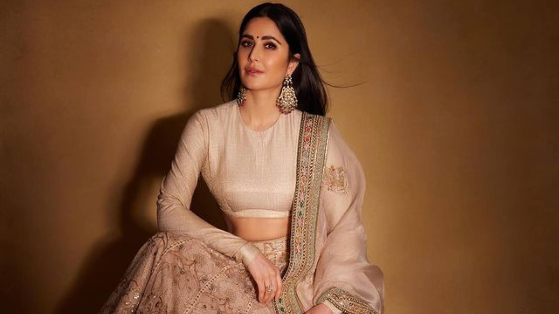 These Bollywood actresses has most 100 crore Films Katrina Kaif Deepika padukone Alia Bhatt Kareena Kapoor