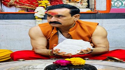 Former Home Minister Narottam Mishra reached Mangalnath to wish for Mars.