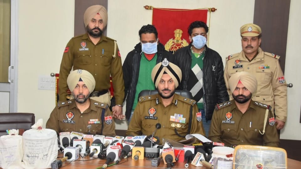 Punjab Police arrested two brothers with heroin and drug money