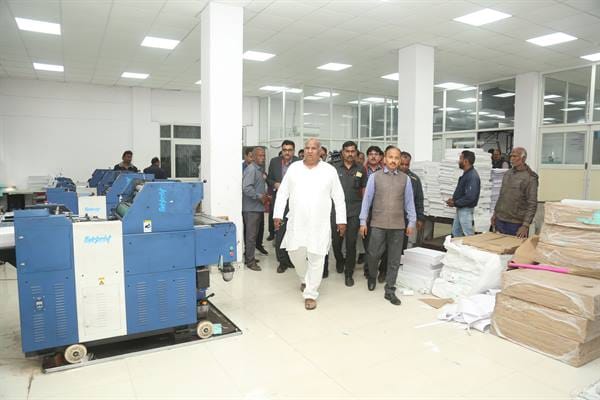 MP NEWS: Revenue Minister Karan Singh inspected the Government Press, said - will not spare those who create t