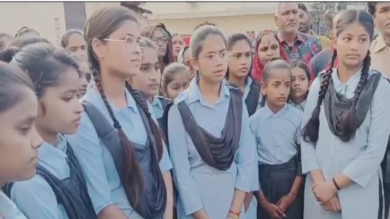 Rajasthan News: Hindu students said- prayers are done with outstretched hands, a mosque in the school premises