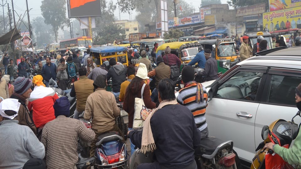 Hathras city kirtan causes traffic jam in the city