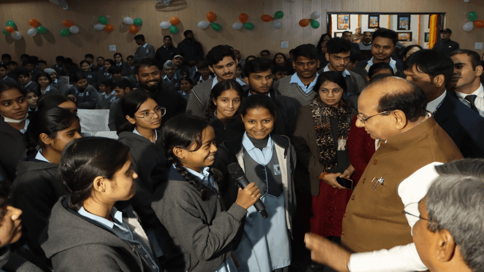 Pariksha Pe Charcha LG of Delhi talked to children
