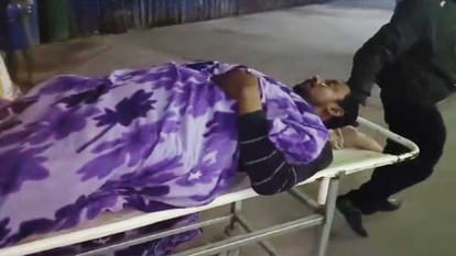 Begusarai: Punishment for testing children's khichdi, school headmaster got deputy head beaten up by goons