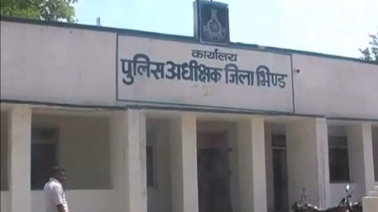 MP News: Sand mafias beat up police station in-charge in Bhind, trying to snatch rifle from soldier