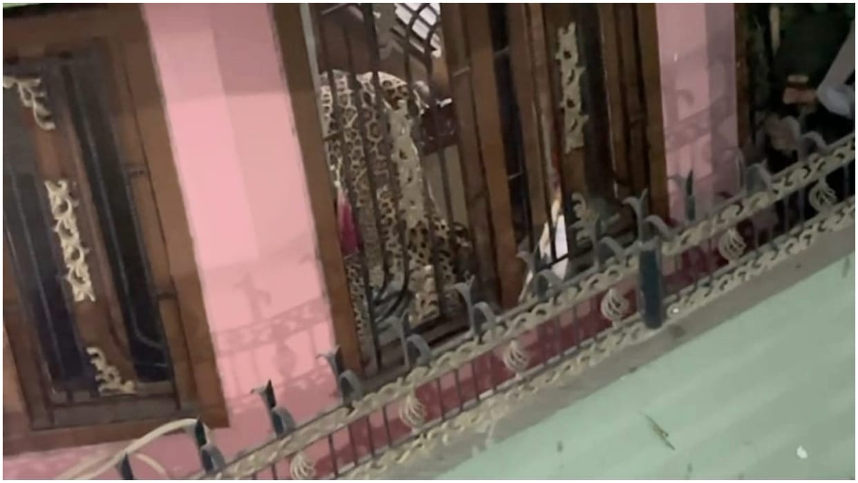 Bihar News : People of Dehri city alert.Leopard entered a house in town area.