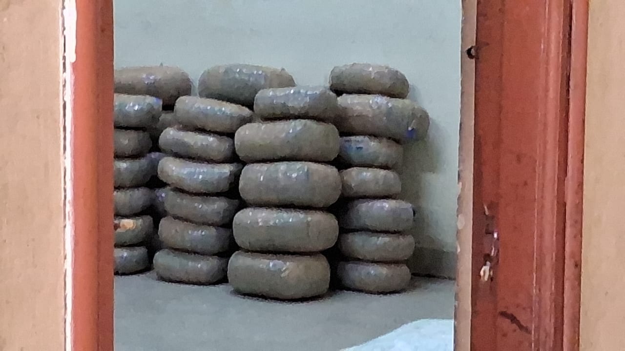 बैतूल में पुलिस ने गांजे की बड़ी खेप जब्त की है।