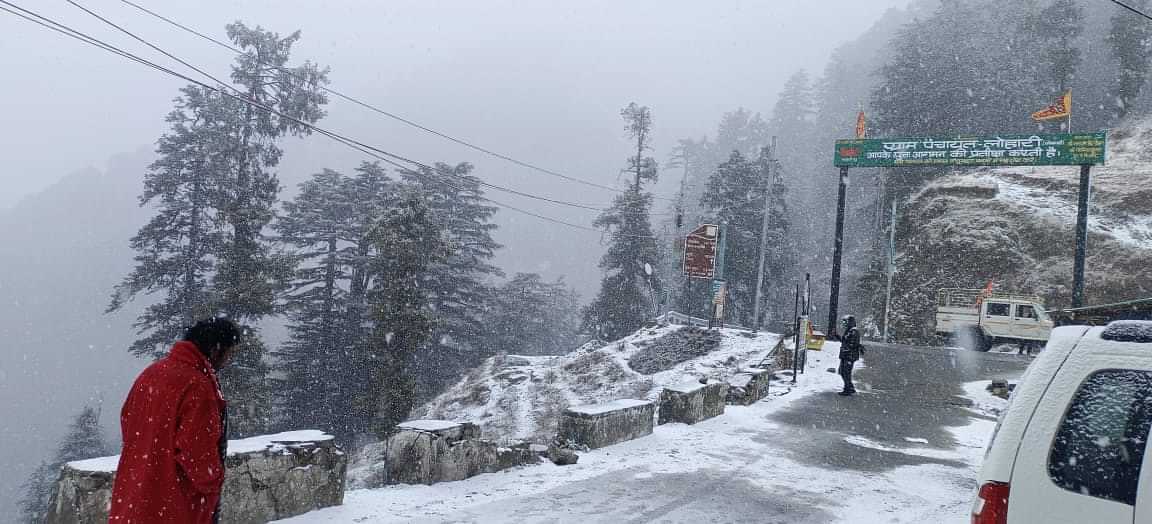 Uttarakhand Weather News Today Rain And Snowfall In Mountains Heavy  Snowfall Alert In Uttarkashi Chamoli - Amar Ujala Hindi News Live - Uttarakhand  Weather:पहाड़ों पर बारिश...कई जिलों में भारी बर्फबारी का अलर्ट,