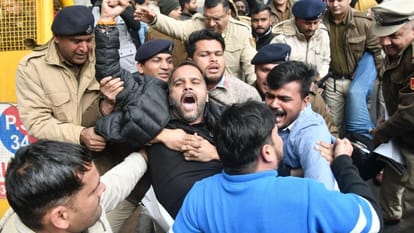 Youth congress protest outside nigam office in chandigarh
