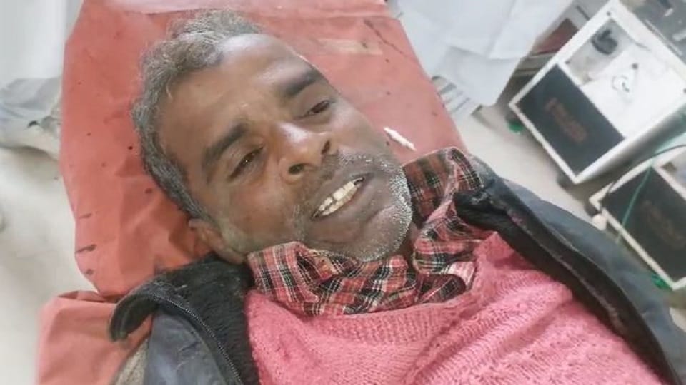 Farmer was taking money to get land deed 2.10 lakh rupees looted near canal