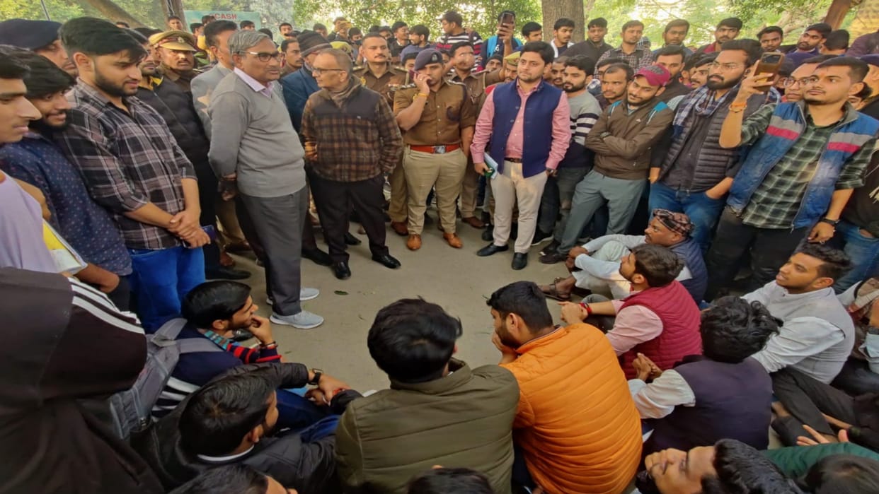 Allahabad University: Angry students continued their protest for the third day