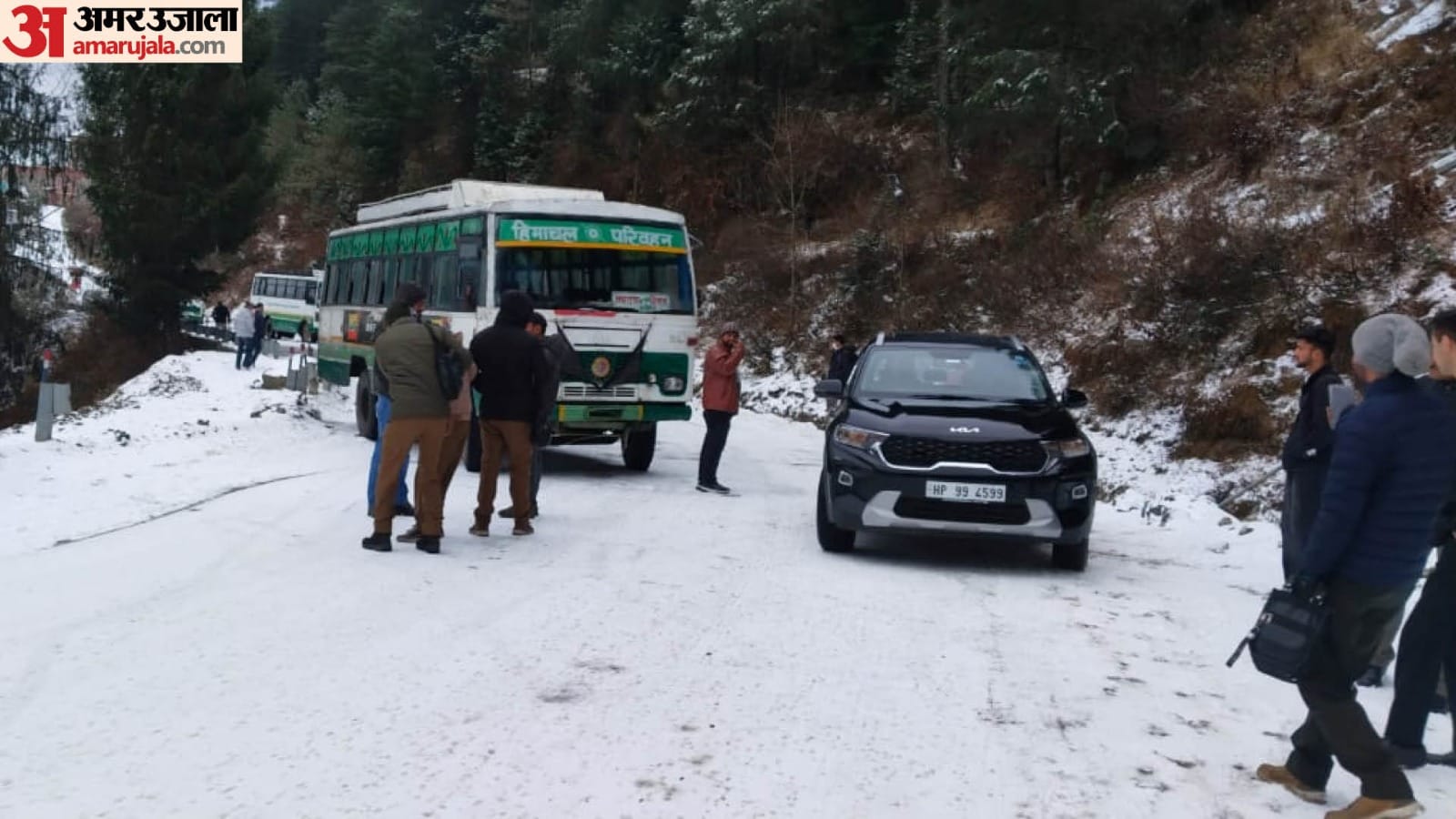 Amazing pictures of snowfall of the year In himachal Upper areas covered in snow Shimla-Rampur highway closed