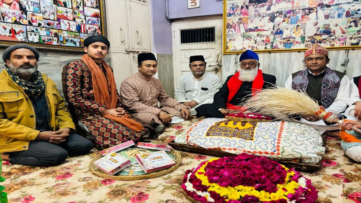 Rajasthan News: On the occasion of Urs, pilgrims offered chadar at the Dargah and prayed for peace