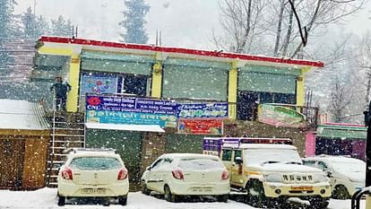 Himachal Weather update: snowfall and rainfall recorded in state, many roads and  power transformers stalled.