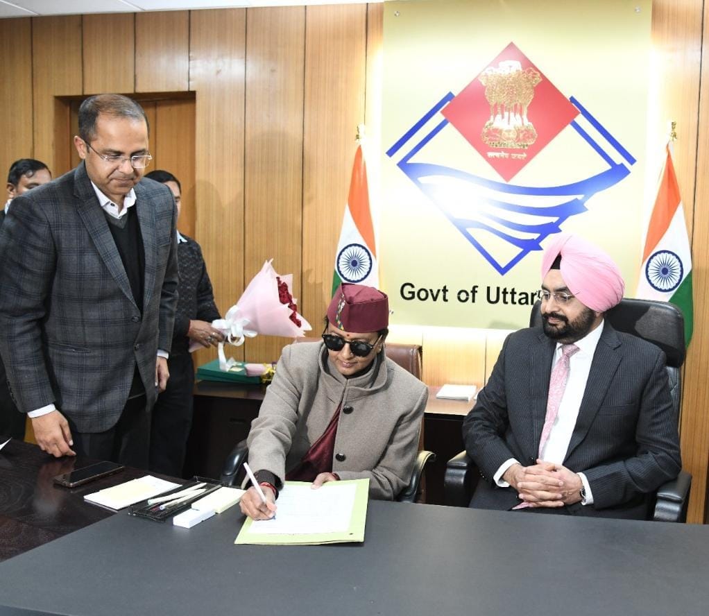 Uttarakhand News Know About State first woman Chief Secretary Radha Raturi Life Profile