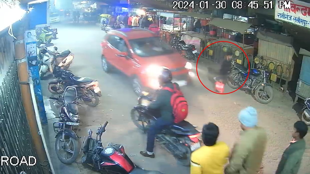 Young man suddenly fell on road While walking car coming from behind ran over in pilibhit Video