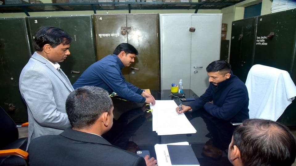 Vishakh ji. Iyer becomes new DM of Aligarh