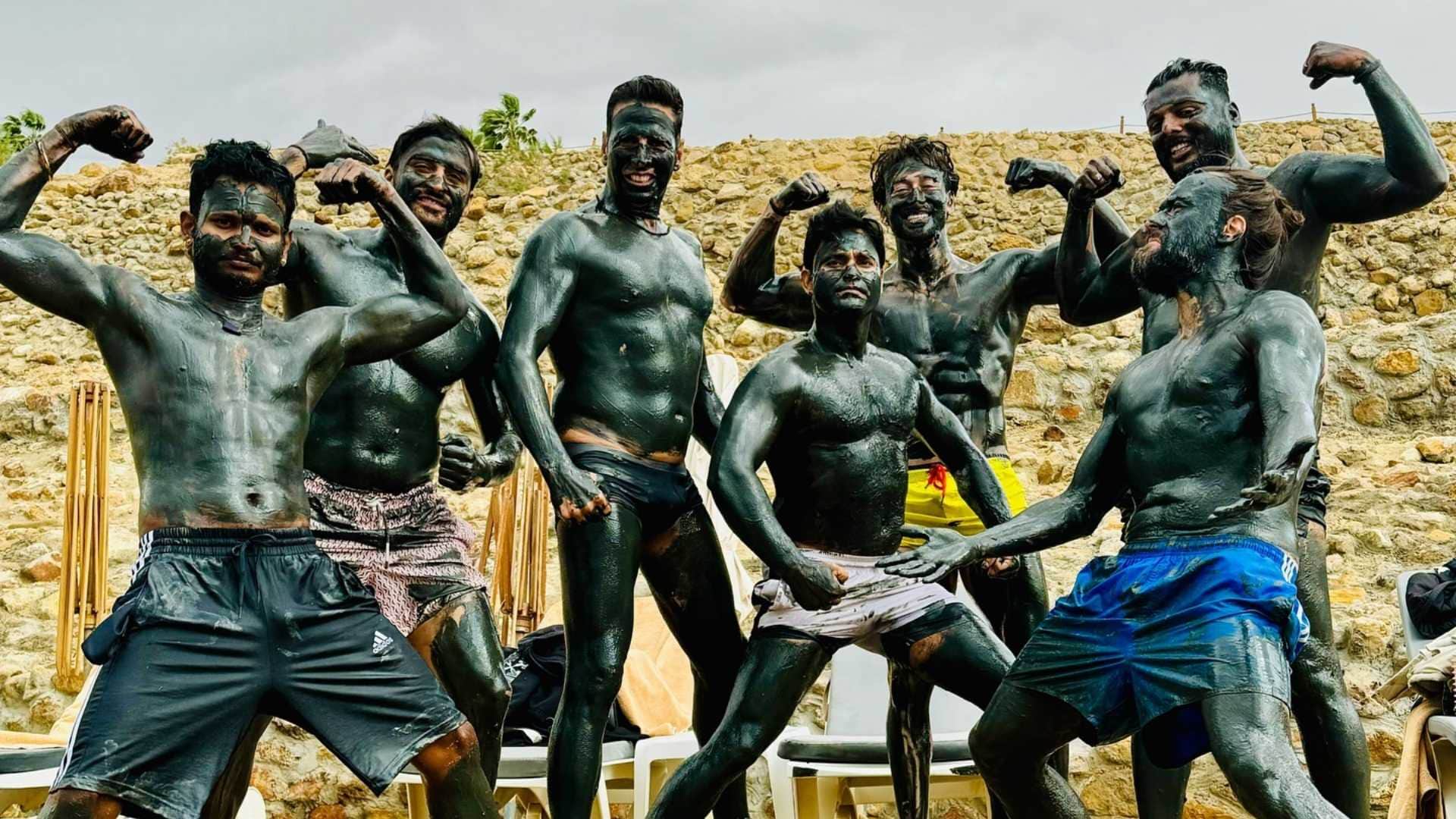 Bade Miyan Chote Miyan Jordan schedule Wrap Up Akshay Kumar Tiger Shroff masti in mud picture goes viral