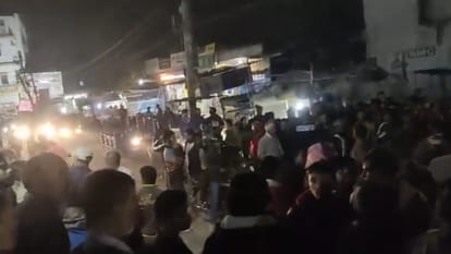 Bihar News : स्कूल निदेशक को घर में बंधक बनाकर की लूटपाट; पीटा भी, भीड़ ने दो अपराधियों को घेरकर पीटा Bihar Police failed to stop crime in patna. Two youths were beaten by the mob.