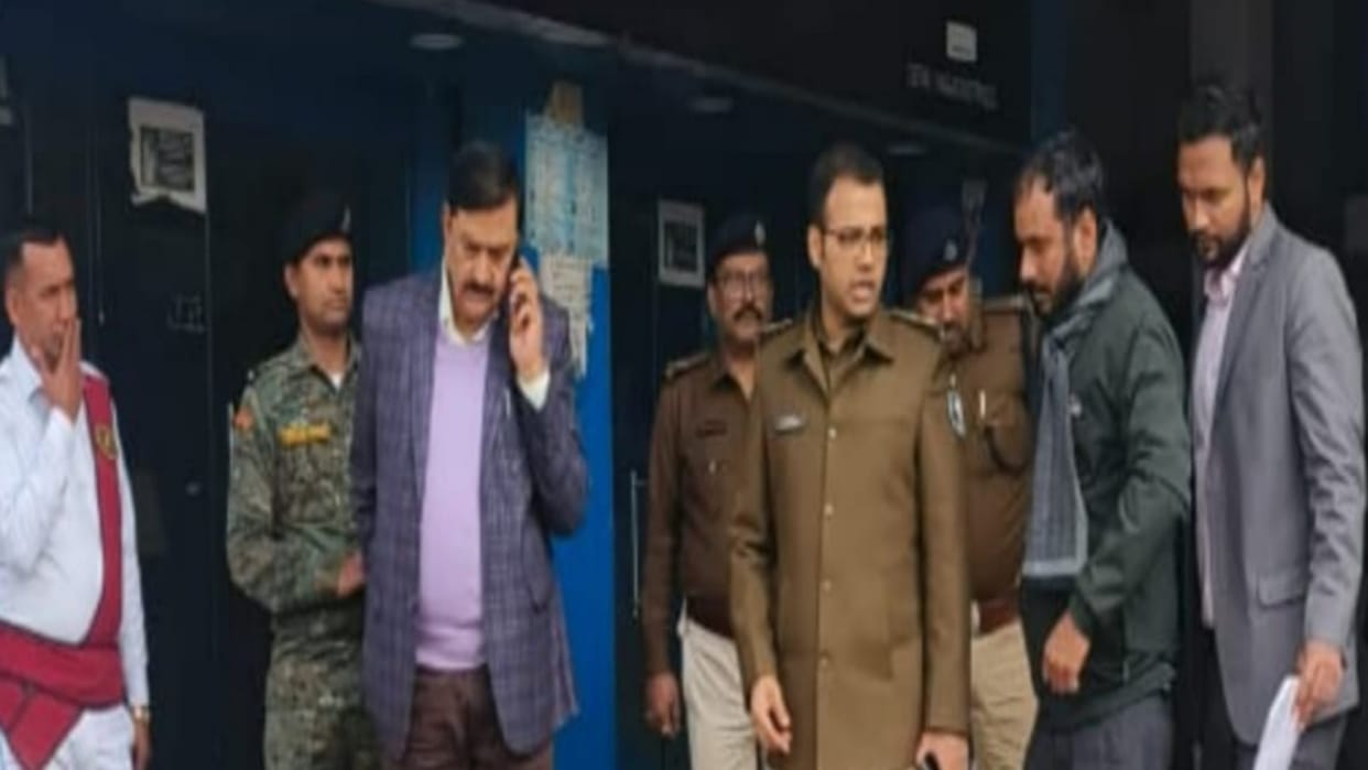 Bihar News 21.5 lakh rupees were withdrawn in lump sum from ATM of bank branch in Gopalganj