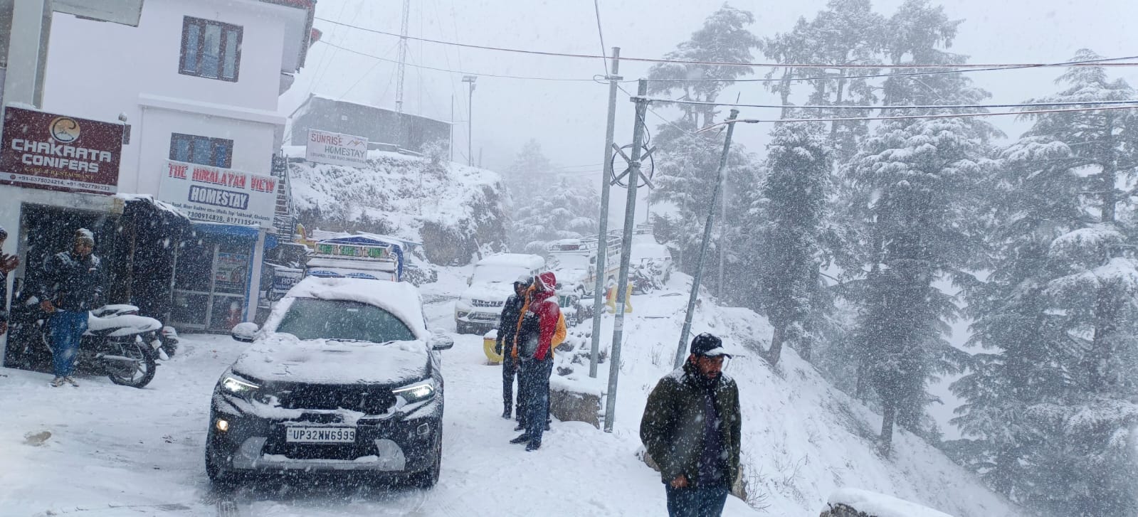 Uttarakhand Fresh snowfall today 10 pictures of  beautiful views Tourist places from Mussoorie to Nainital
