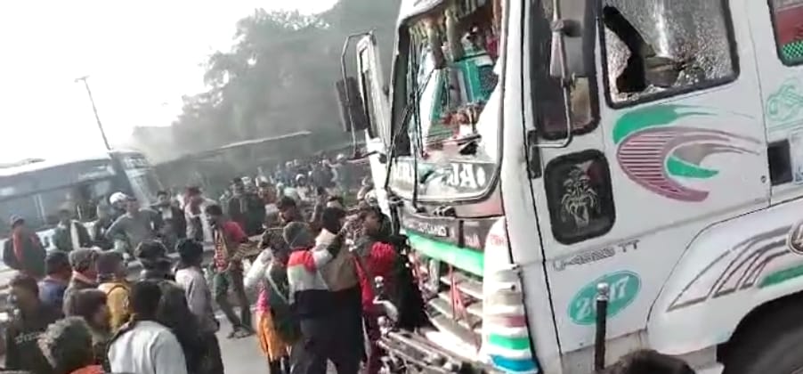 Student injured in accident due to collision with trailer in school bus at Chandauli