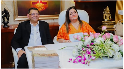 Exhibition: 'गैलेरिया वीएसबी' की चित्रकला प्रदर्शनी का शानदार आगाज, देखने को मिल रही अनूठी रचनात्मकता Exhibition: Great start of the painting exhibition of 'Galleria VSB', unique creativity is being seen