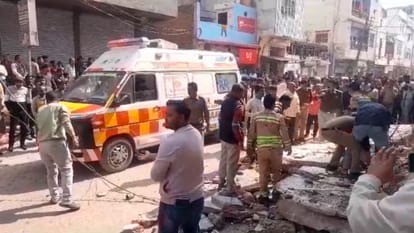 MP News: Satna old house roof collapsed, grandmother and granddaughter killed, grandfather injured