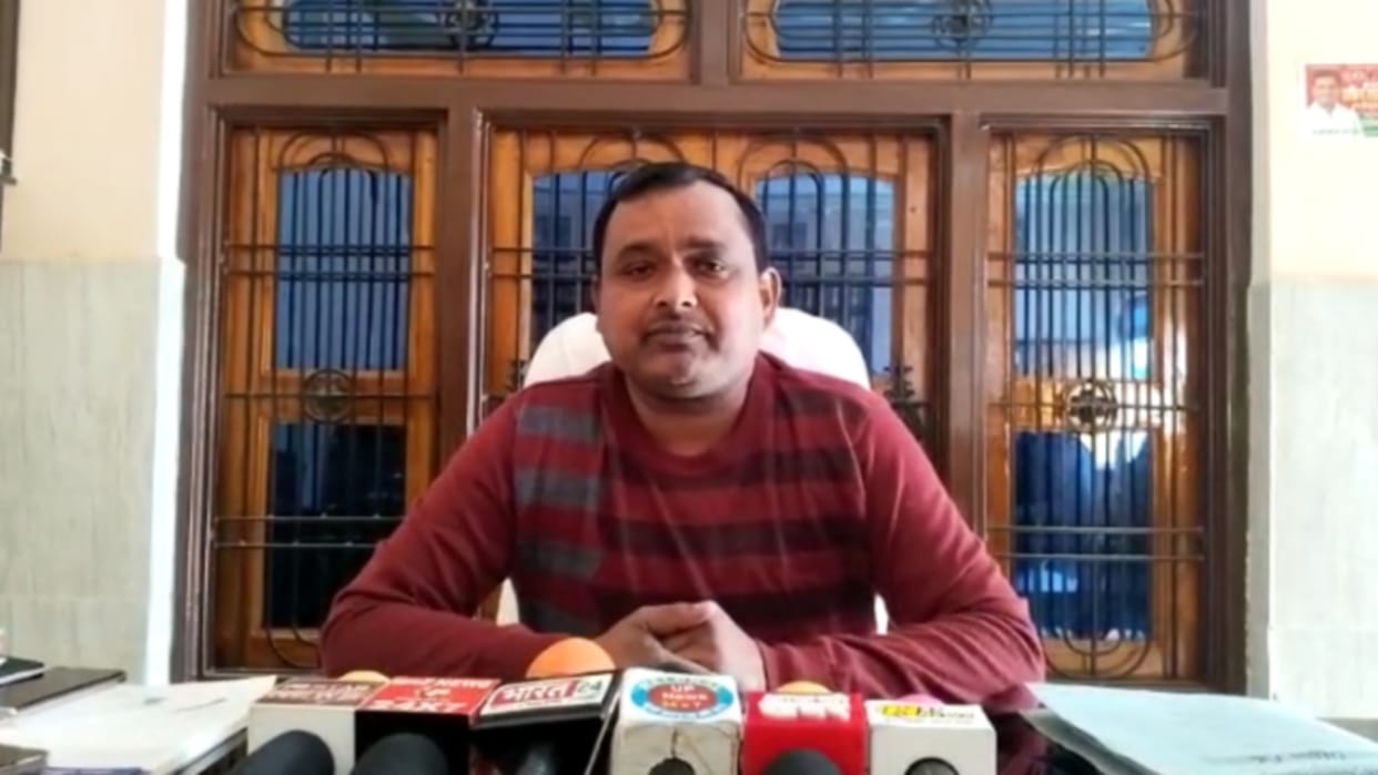 SP MLA Hakim Lal Bind made serious allegations against Inspector