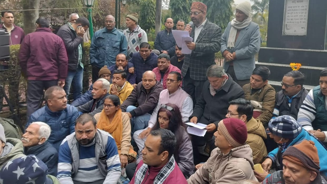 Harish Rawat sat on silent fast in Dehradun demanding landholding rights to Tehri Dam displaced people