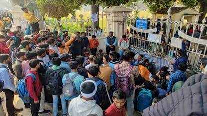 Allahabad University: Students again on strike demanding action against proctor