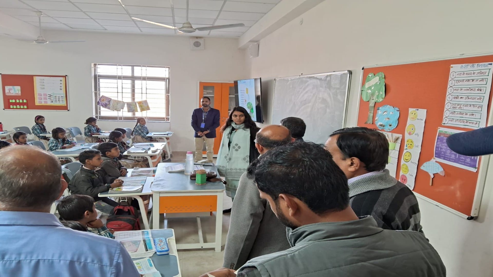 कलेक्टर रिजु बाफना का औचक निरीक्षण
