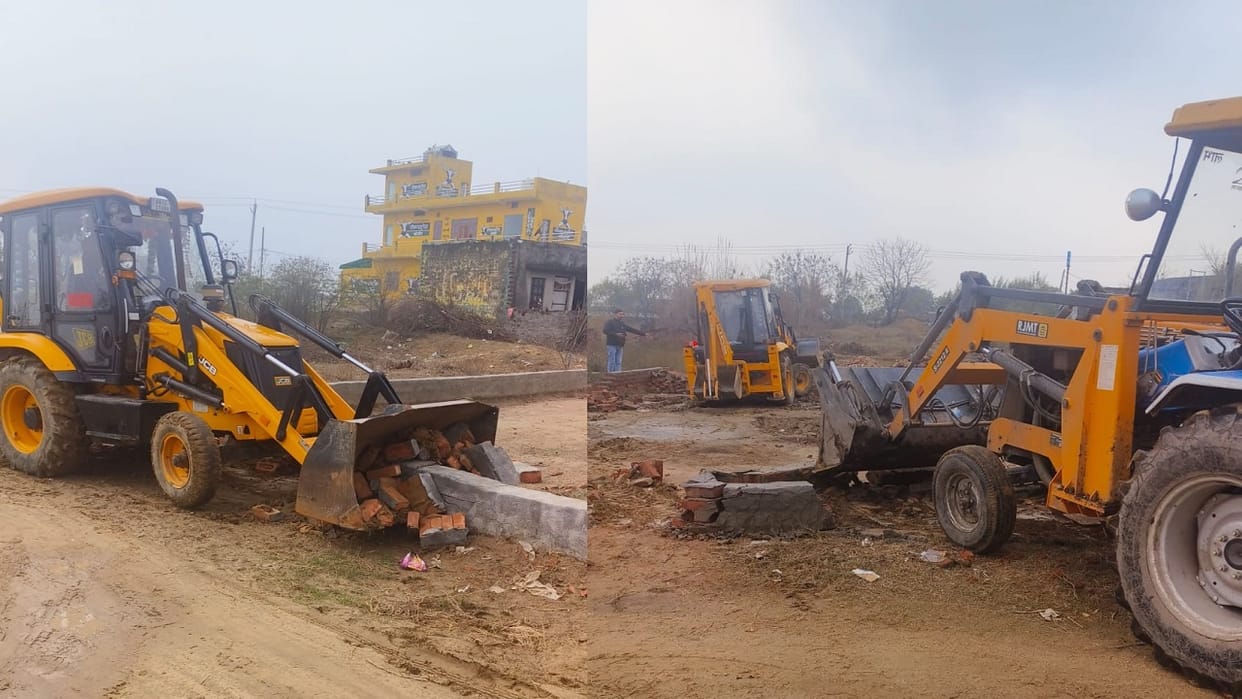 Jhajjar Municipal Council started bulldozing on illegally growing colony