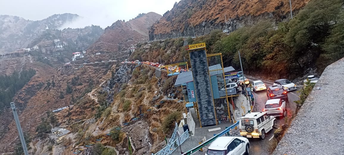 Uttarakhand weather Today Season First Snowfall in Mussoorie Dhanaulti Amazing Photos