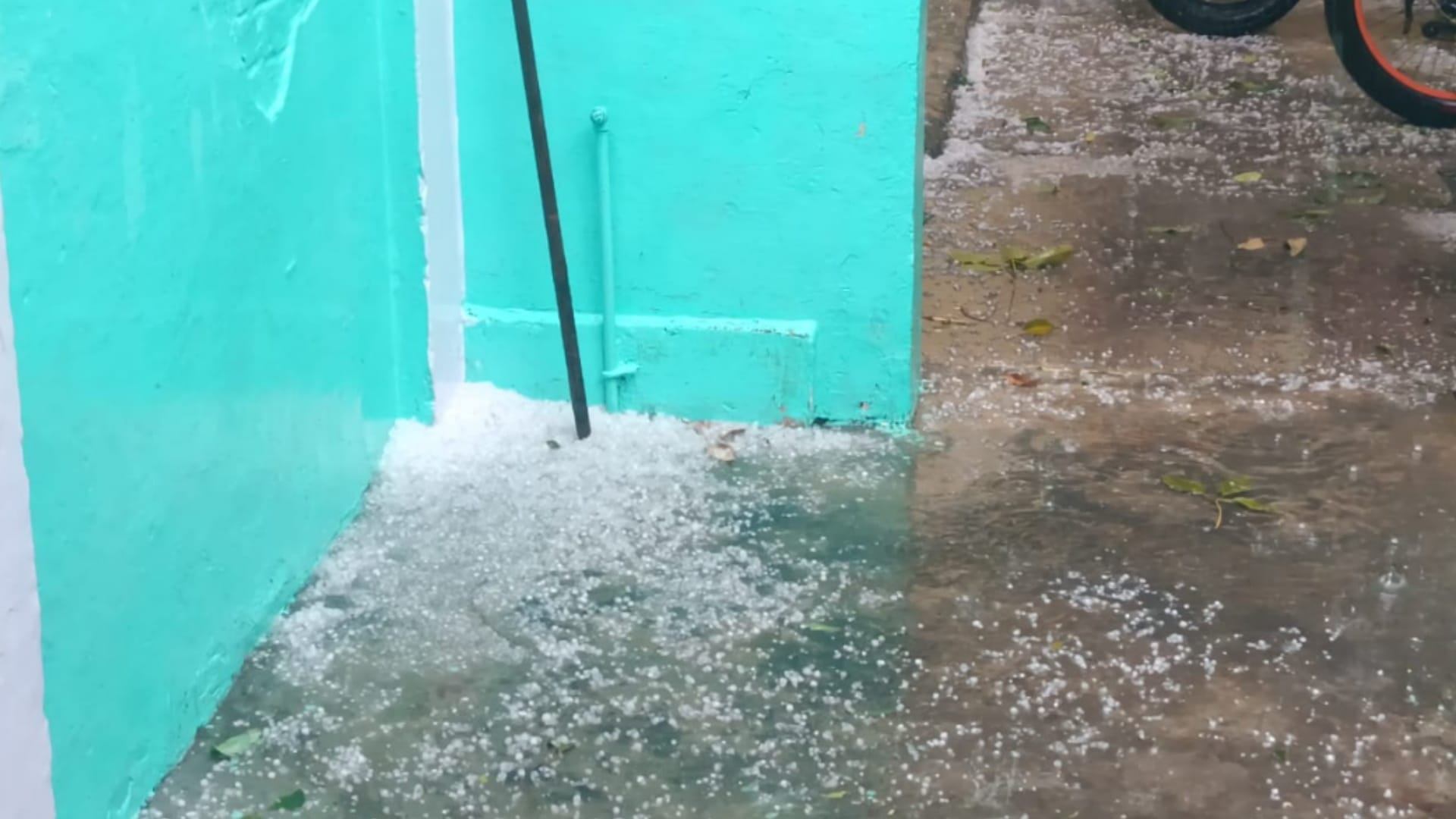 Hailstorm along with rain district and cold has increased in Bijnor and see photos