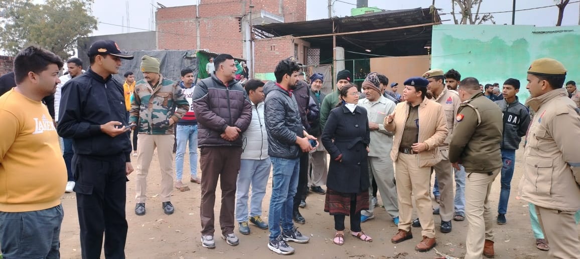 Bulldozer hit wall of mosque in Abdullahpur of Meerut, anger among Shia community