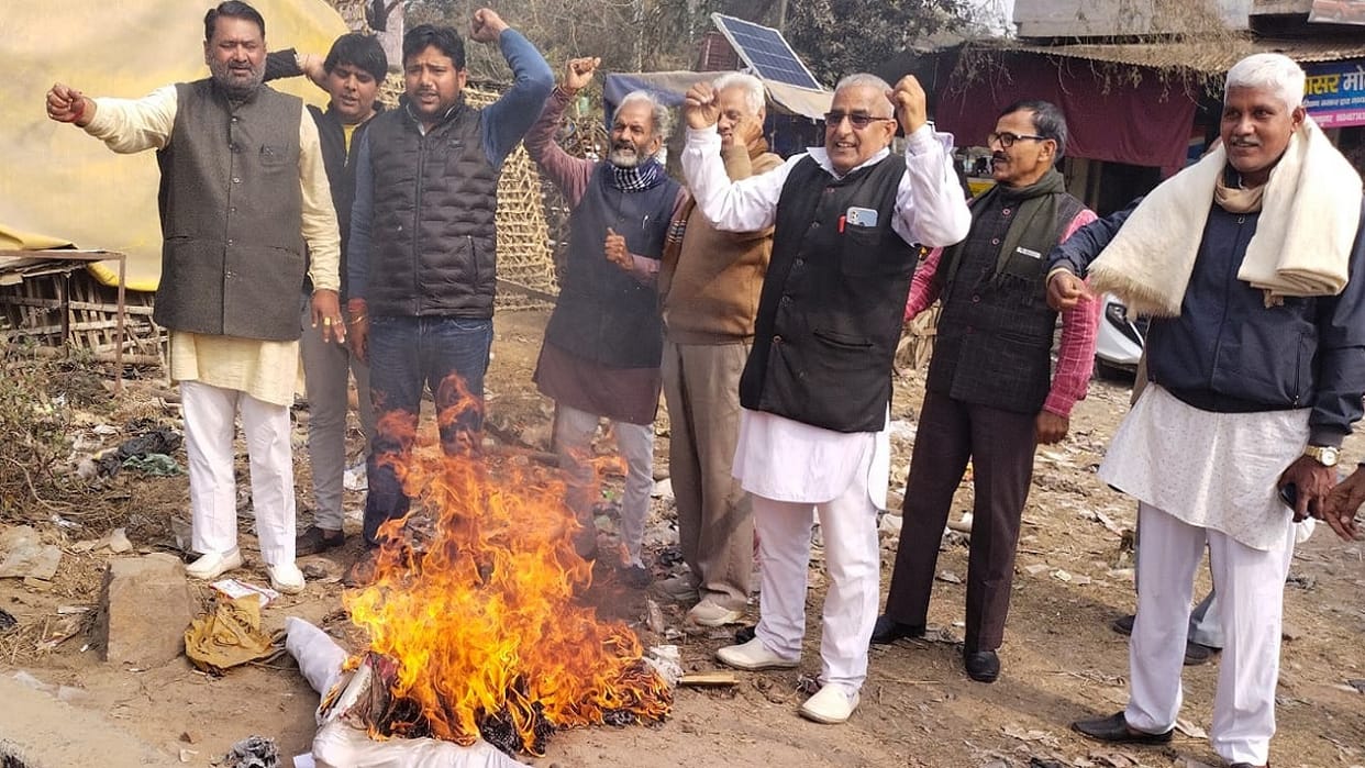 Demonstration of people in workshop of Roadways Sub Depot in Mahendragarh