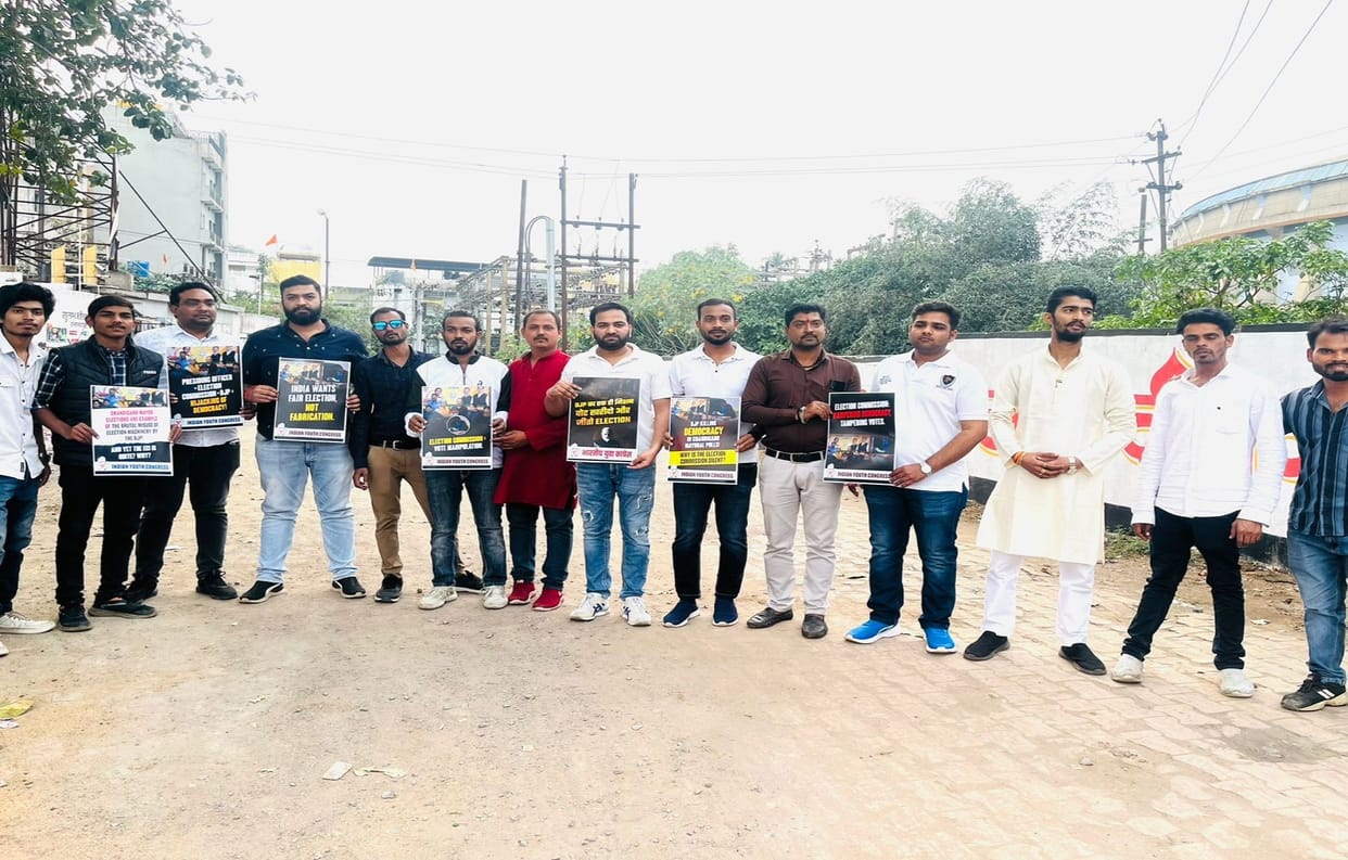 CG News: State Youth Congress burn effigy PM Modi, said- democracy was murdered in Chandigarh Mayor elections