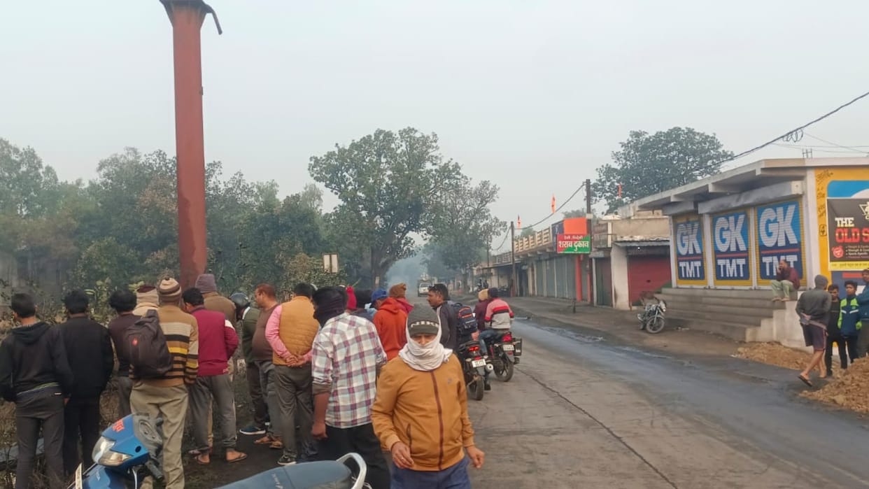 Bike riding youth dies in road accident